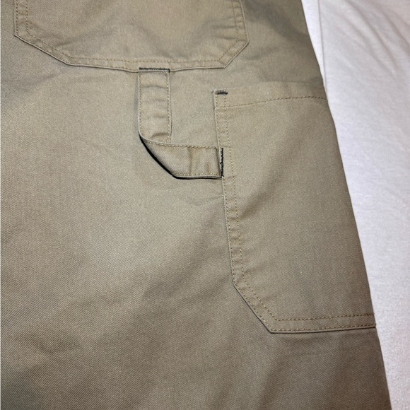 Men's Dual-Tone Cargo Pants - Picture 6 of 9